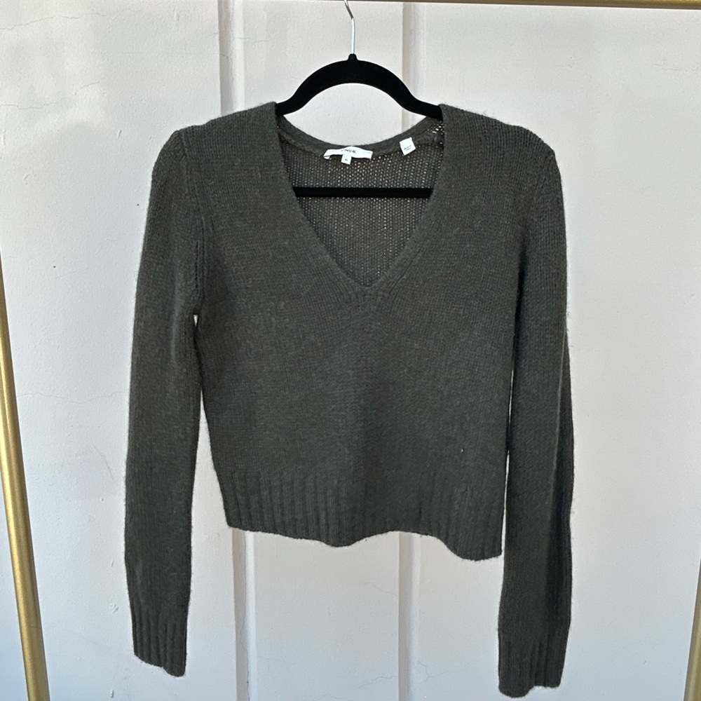 Vince knit cashmere sweater size xs olive green